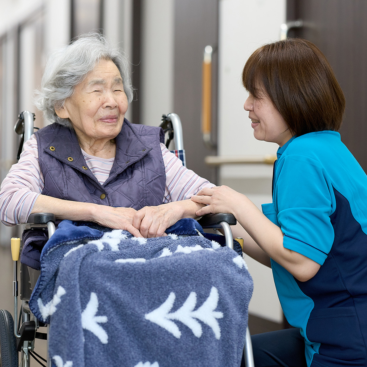 介護士と入居者